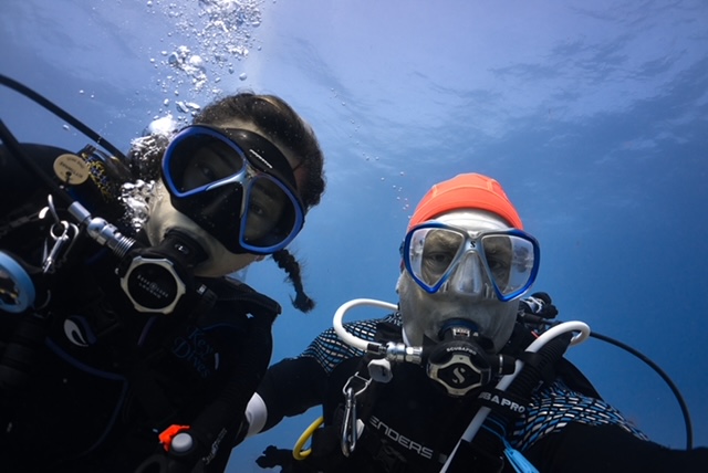 Two divers take a selfie underwater