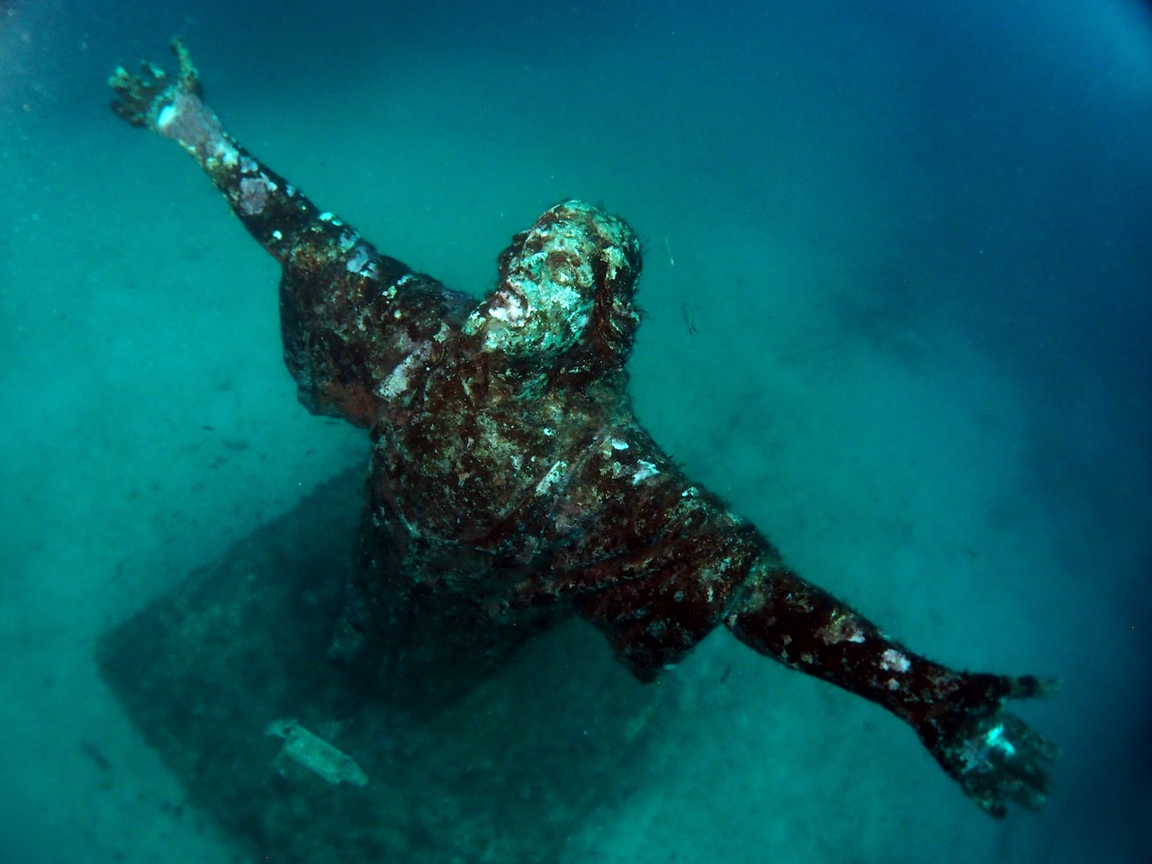 malta underwater statue