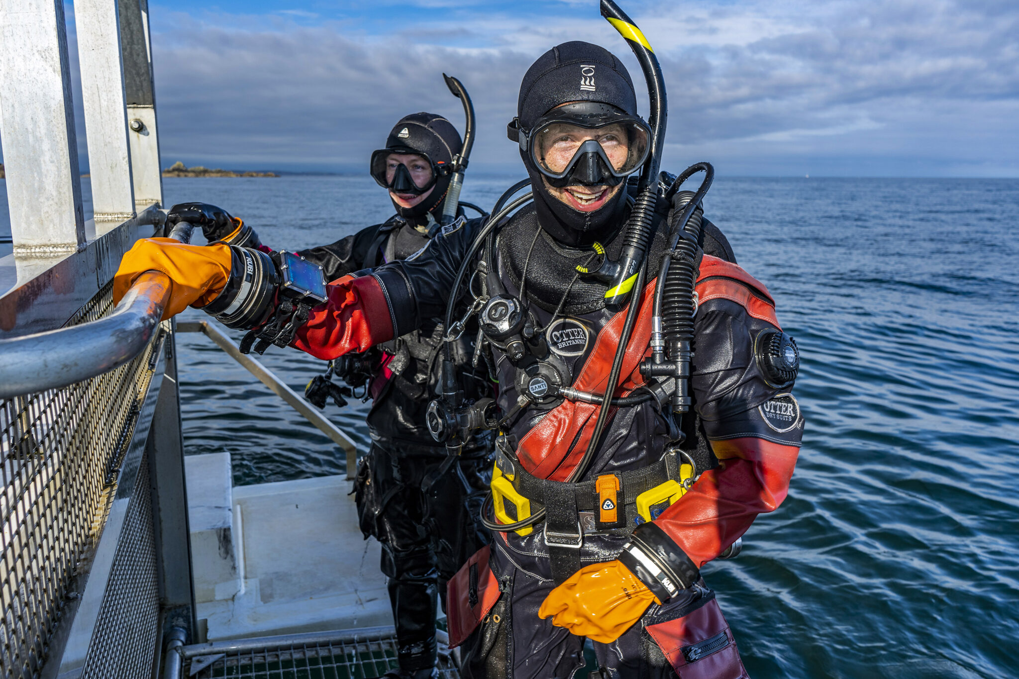 A certified PADI Dry Suit Diver who has learned how does a dry suit work and the difference between a wetsuit and a drysuit