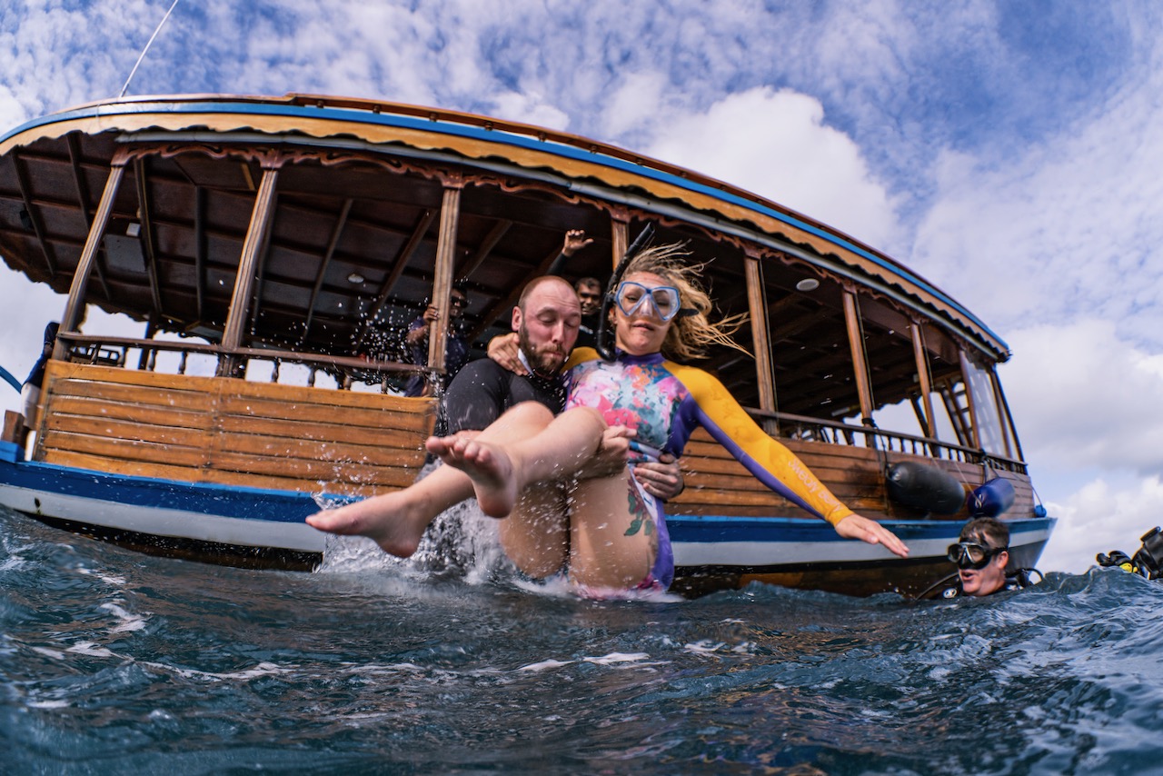 sophie morgan, an adaptive diver, learns to dive in the Maldives