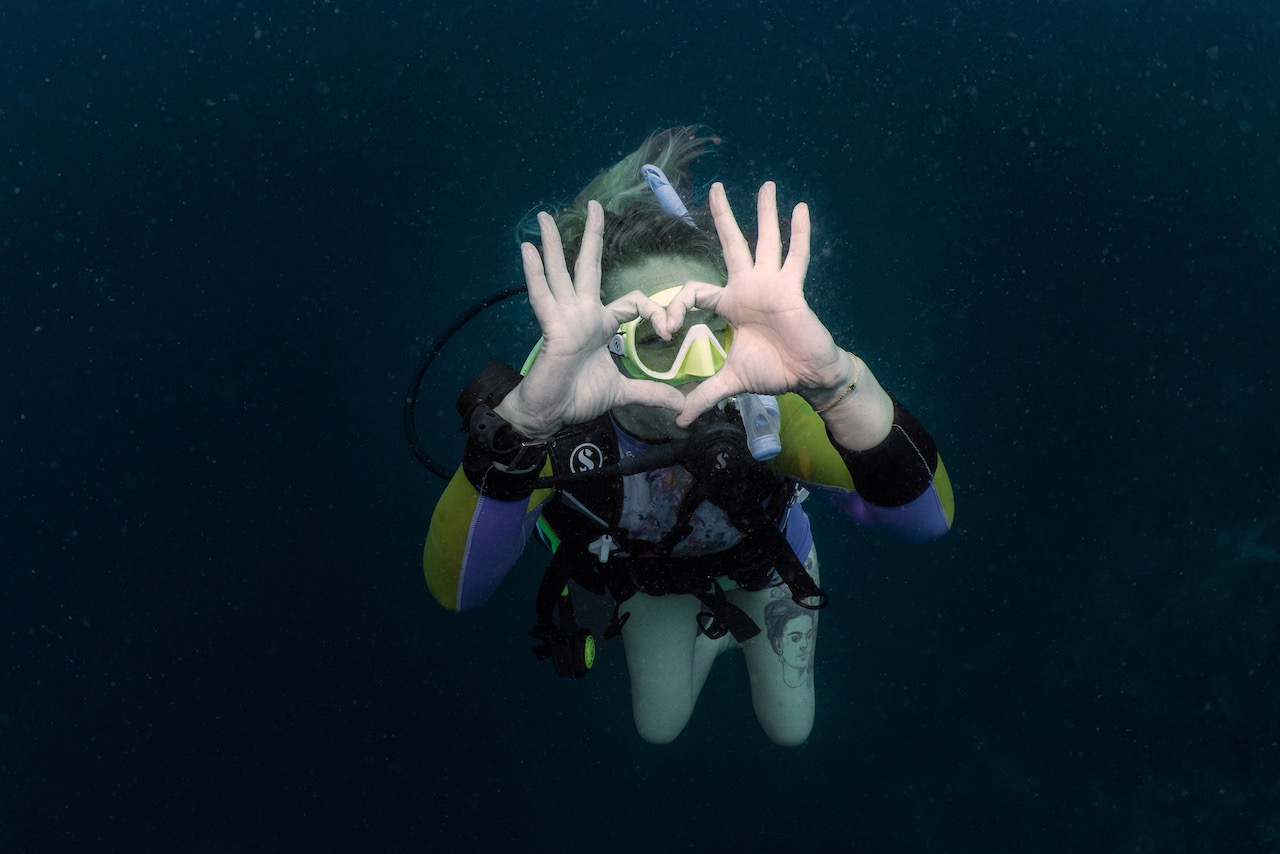 sophie morgan, an adaptive diver, learns to dive in the Maldives