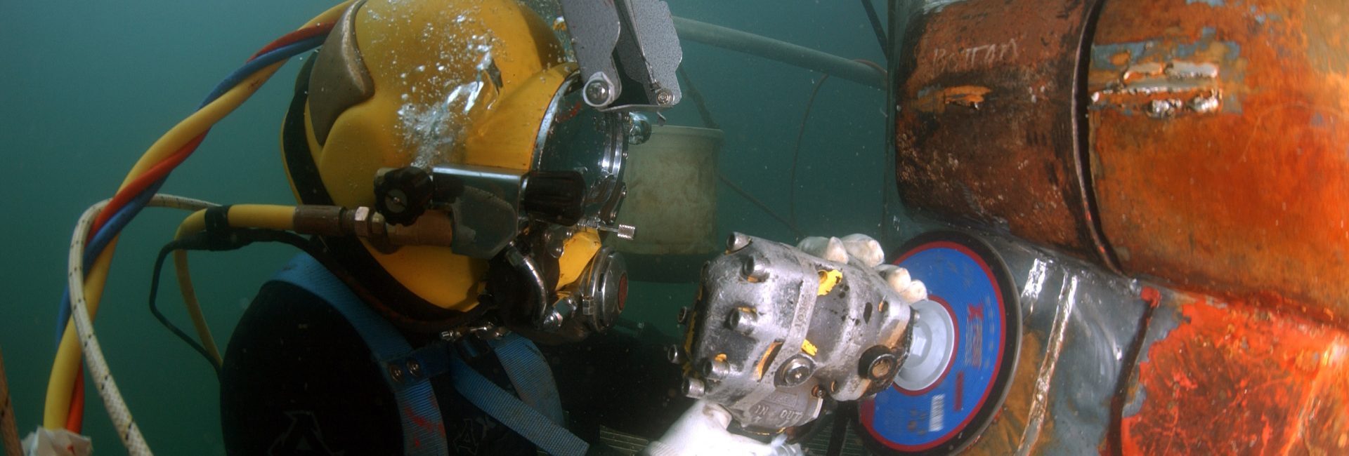 What’s the Difference Between Commercial Diving and Recreational Diving?