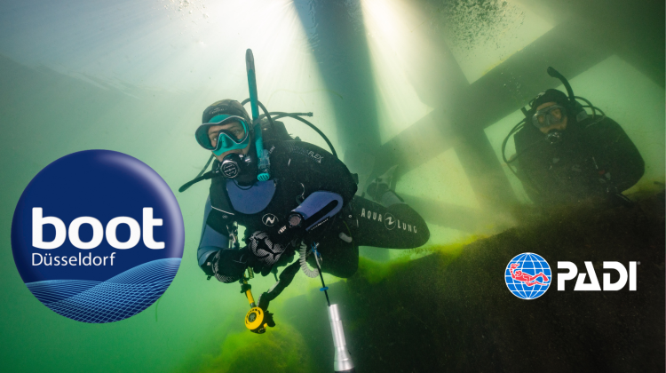 DACH Divers underwater  wiht Boot logo