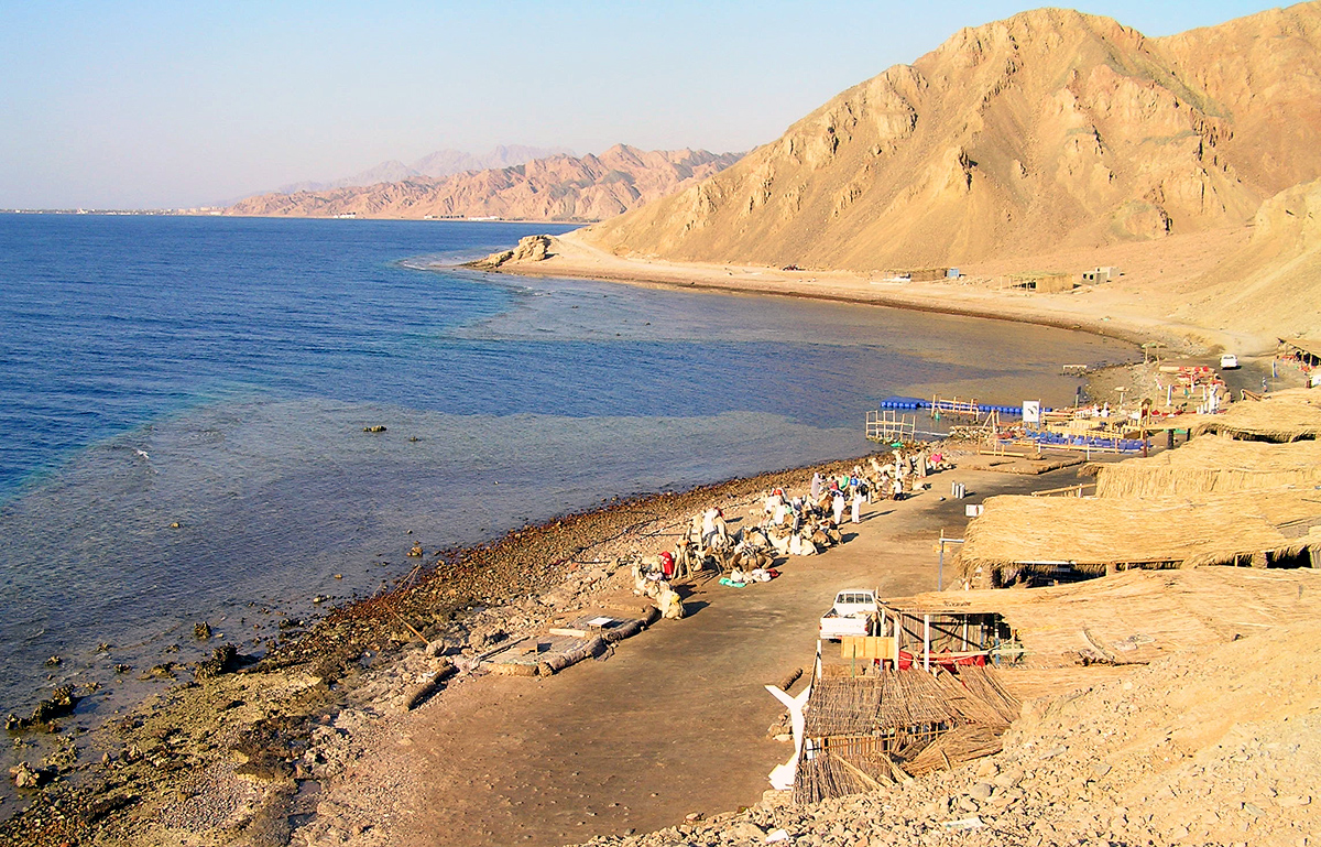 The Blue Hole in Dahab, with desert mountains in the distance, which is one of the best freediving destinations in Egypt