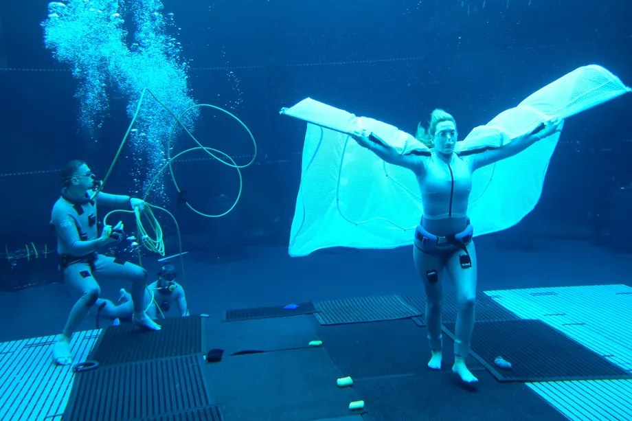 A camera man and actress Kate Winslet film a scene underwater for Avatar 2.