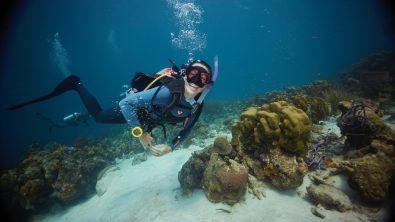 a woman begins her scuba journey in curacao with a discover scuba diving experience