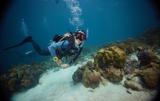 a woman begins her scuba journey in curacao with a discover scuba diving experience
