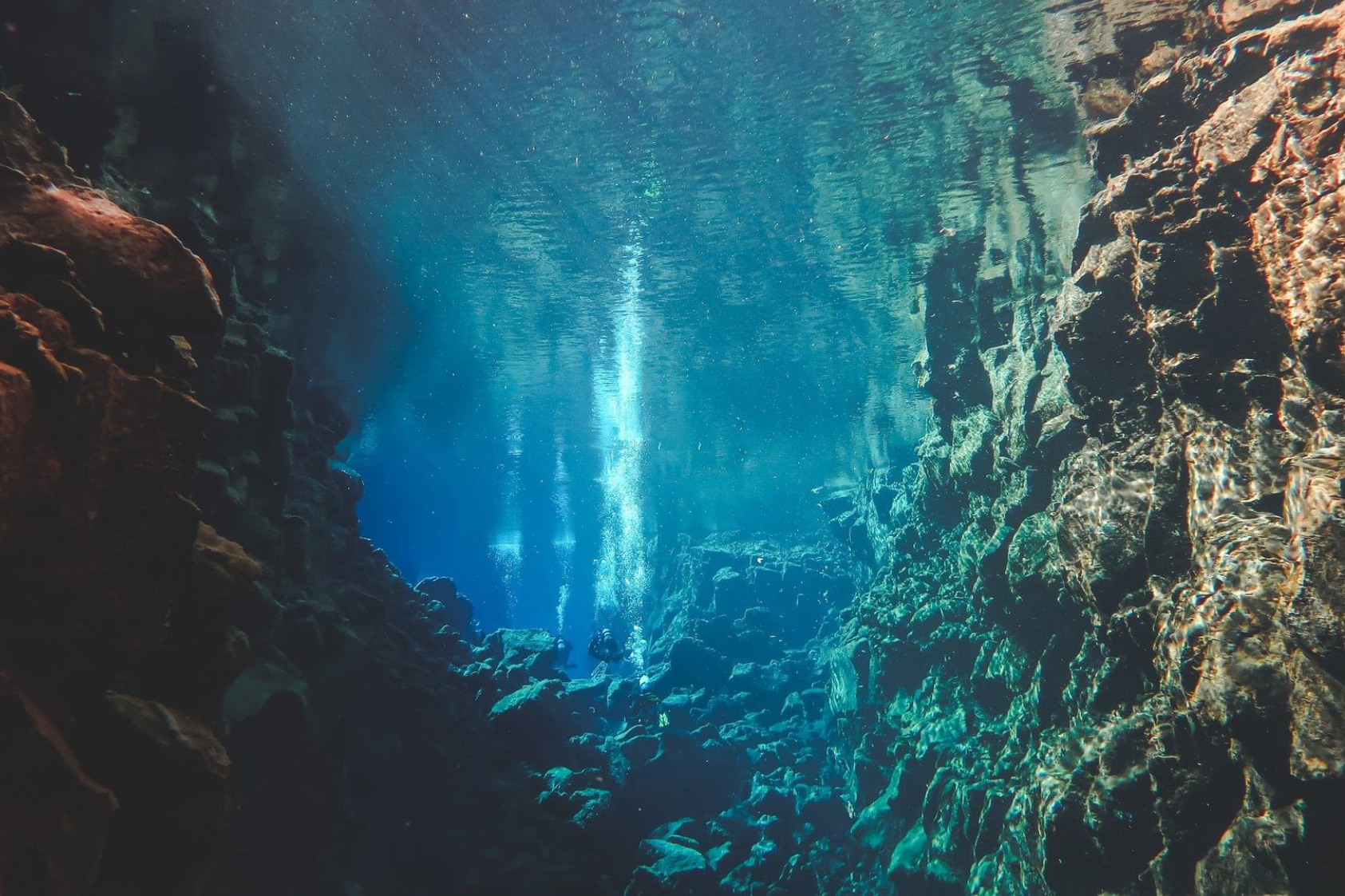 Image of scuba divers diving in Iceland