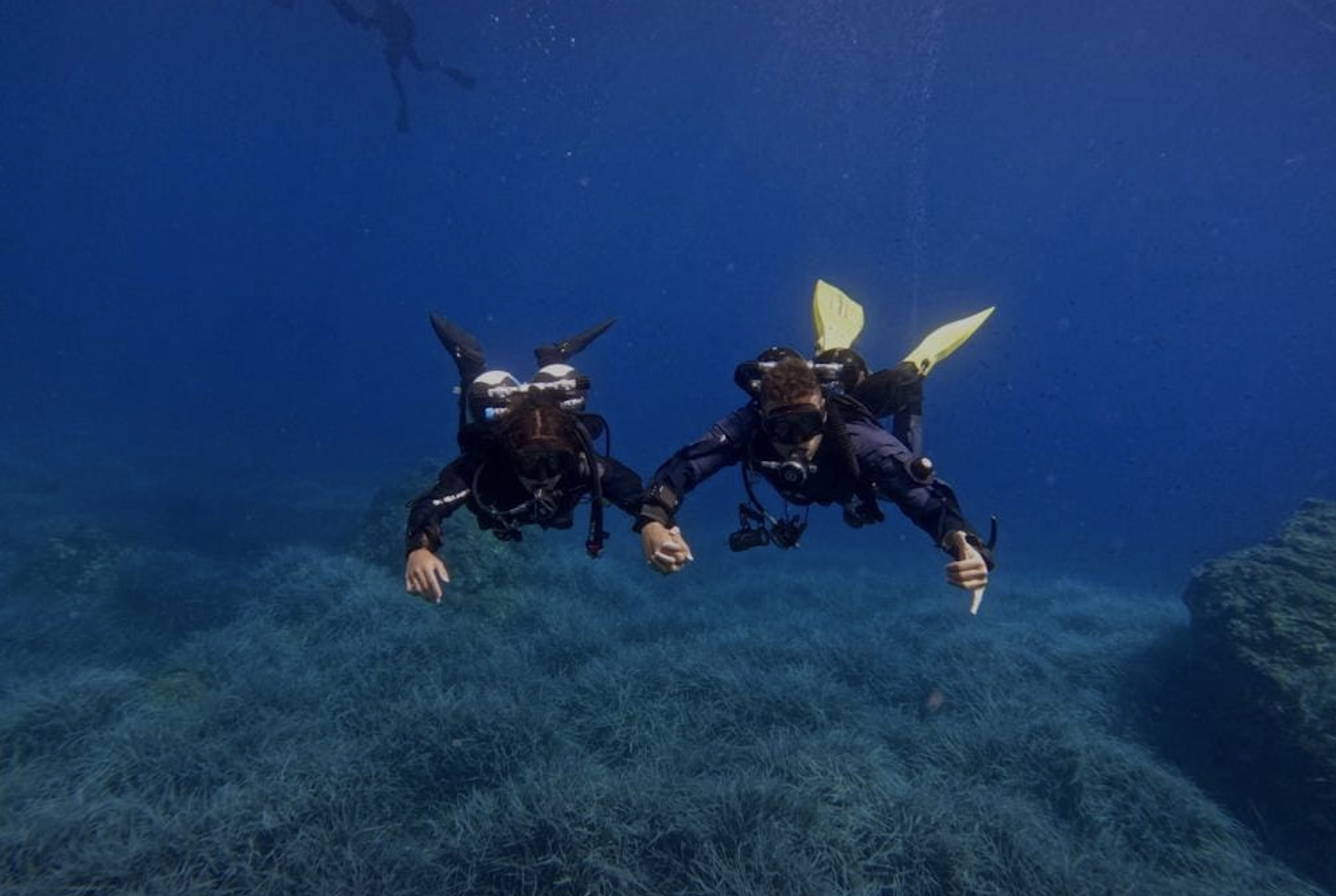 padi pro andrea rovelli diving with a partner