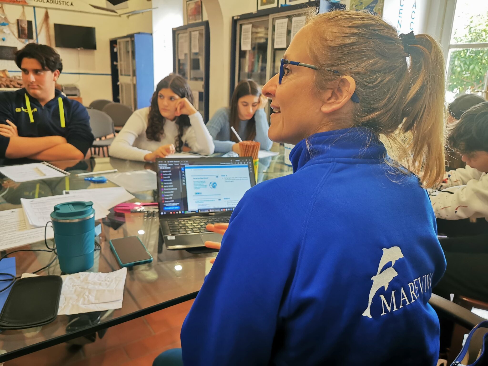 Tatiana Geloso, PADI Ocean Torchbearer, teaching kids in a classroom