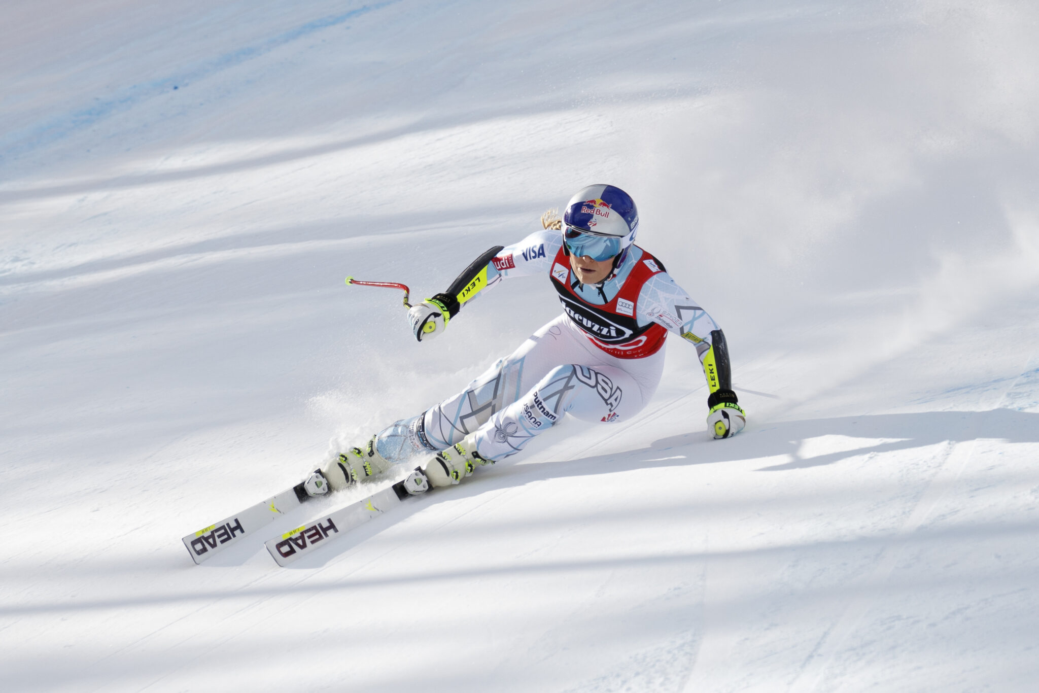 Lindsay Vonn races down a slope on skis