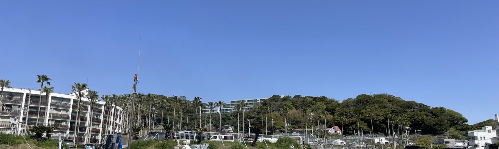 アオリイカ産卵床を運ぶ漁船