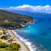 Campingplatz in der Natur, direkt am Meer