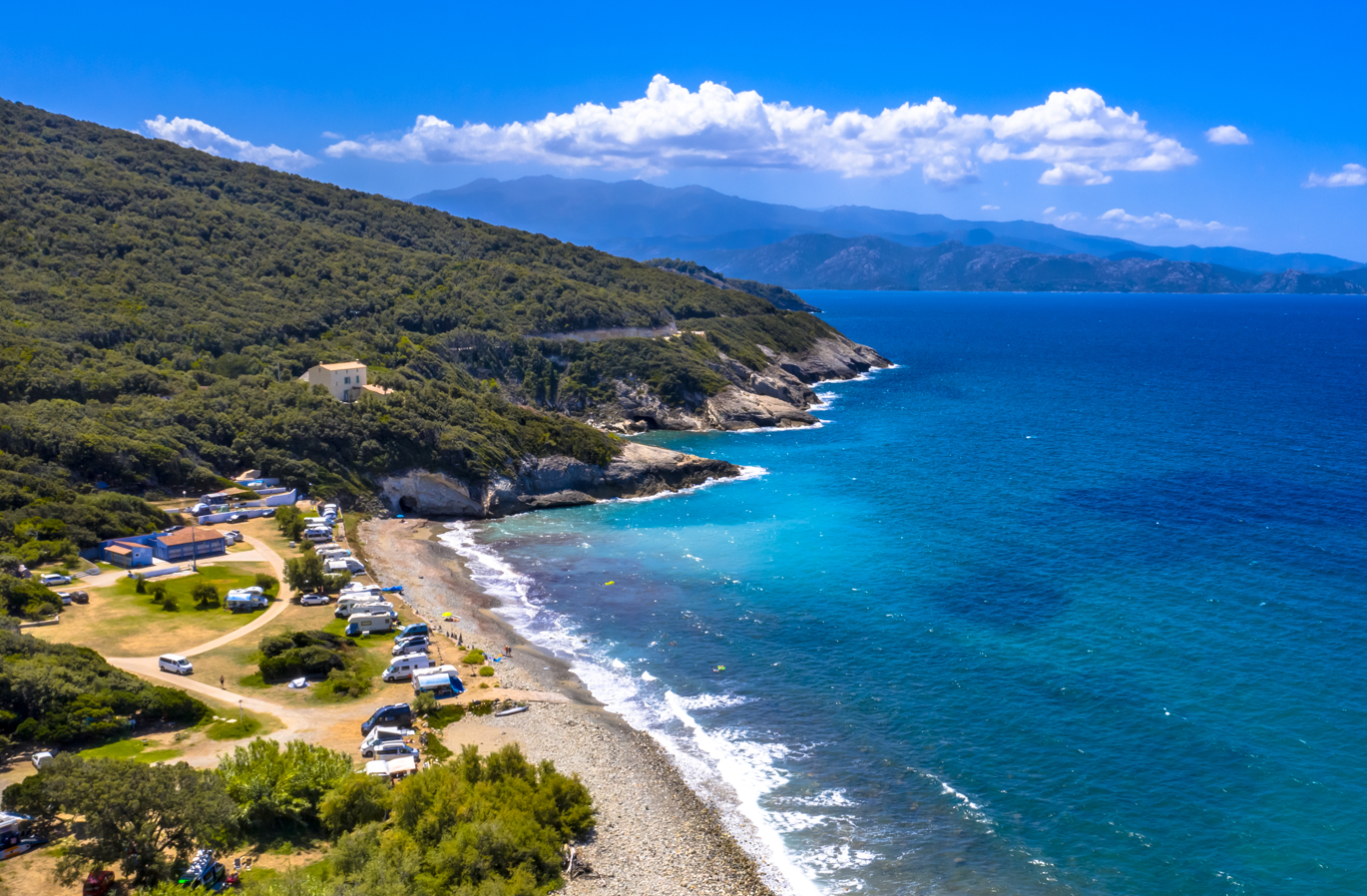 Campingplatz in der Natur, direkt am Meer