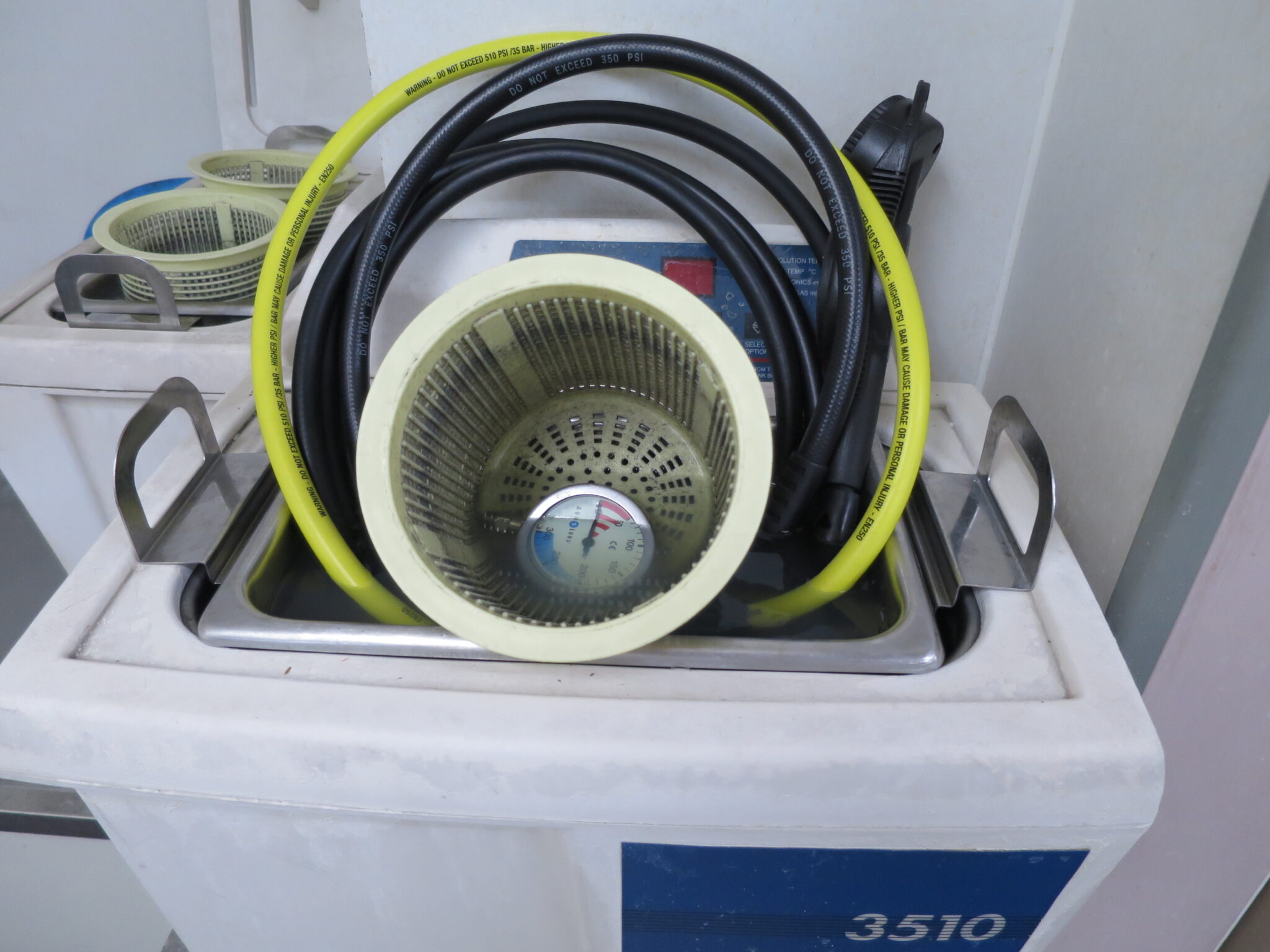 Ultrasonic cleaners used in regulator cleaning