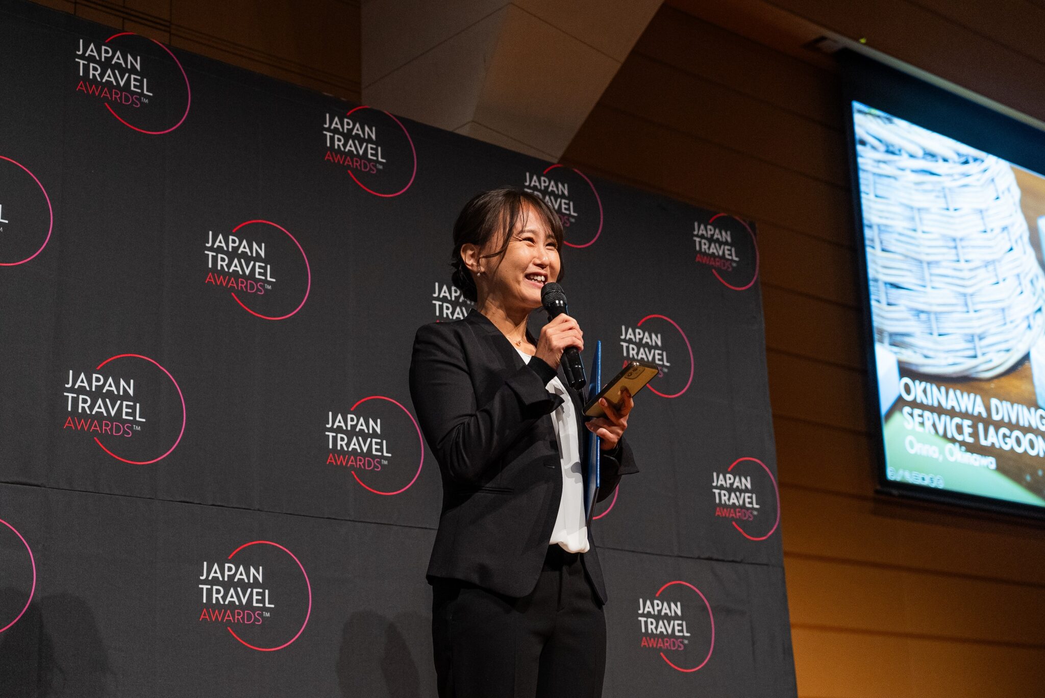 Saori Oshima receiving Japan Travel Award