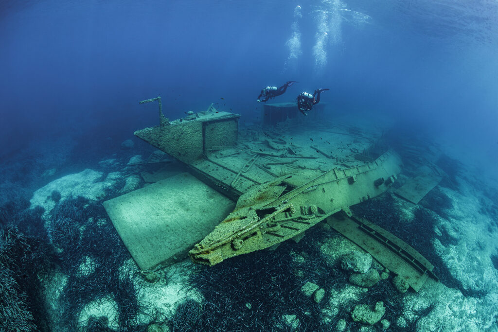 Shipwreck in Greece with two divers 