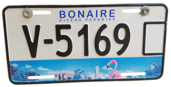 Bonaire truck license plate with the words "Divers Paradise" above the letters and number.