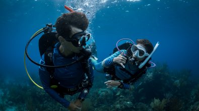 two divers communicating underwater padi