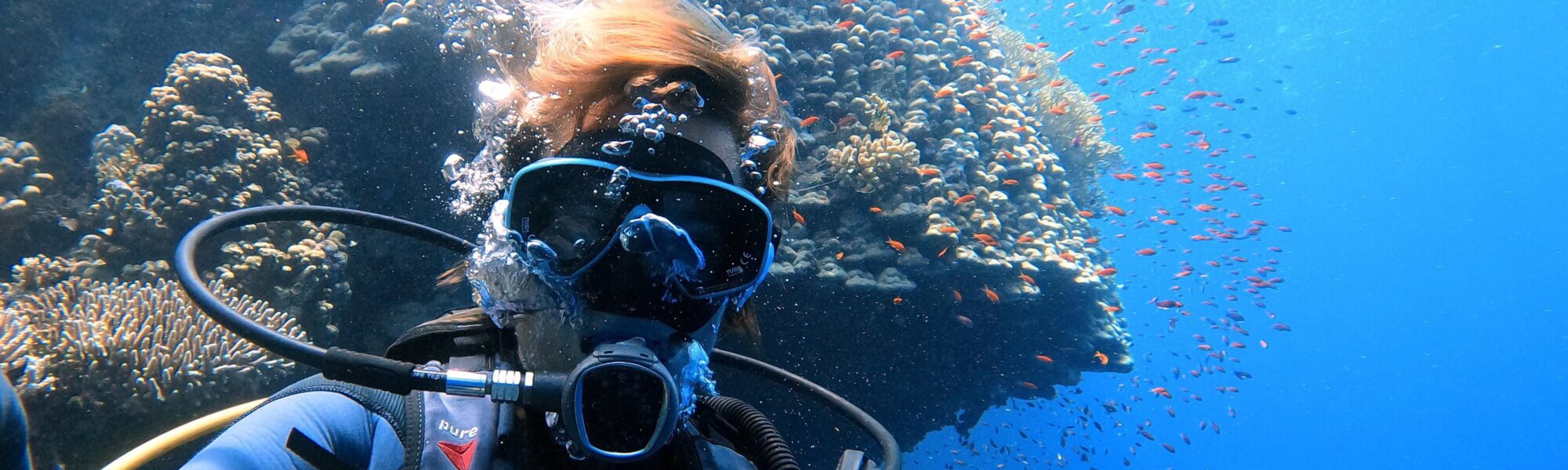 Trouver la force sous les vagues : mon parcours pour devenir une PADI Instructor