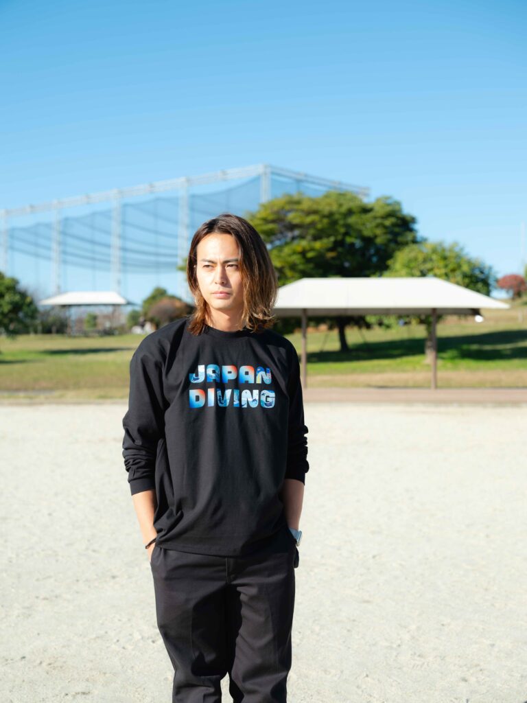 japanese male model wearing long slleves t shirt with 'Japan Diving' words