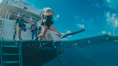 diver jumping off boat become an advanced diver