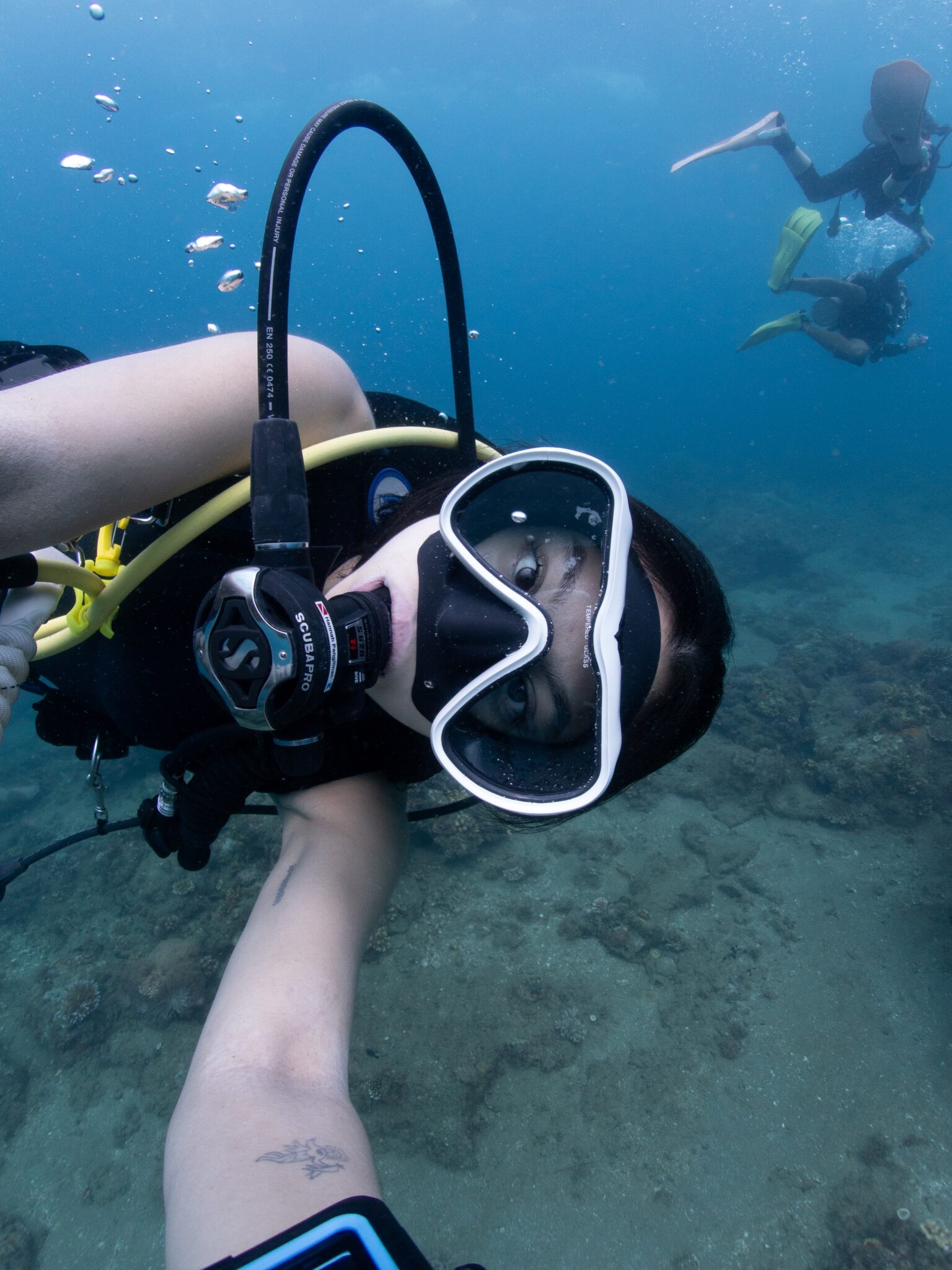 Hannah Pangilinan taking a selfie while diving