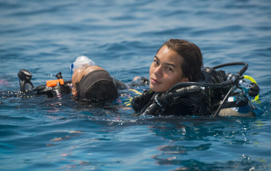 rescue diver course diver towing other diver
