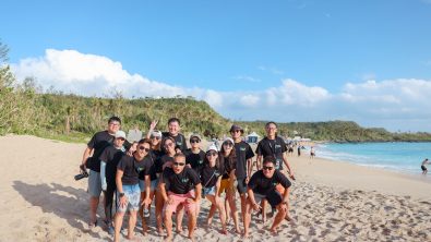 Carrie Tsai - Ocean Torchbearer Award Winner - team photo on the beach