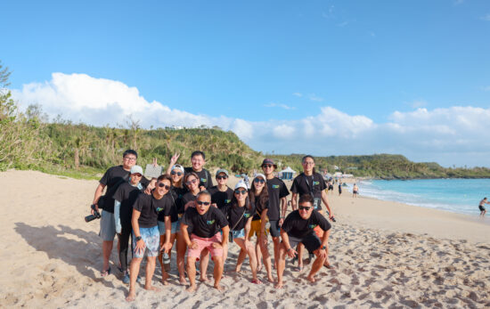 Carrie Tsai - Ocean Torchbearer Award Winner - team photo on the beach