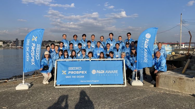 group photo of SEIKO employees during Marine Debris Program in Kanagawa, Japan