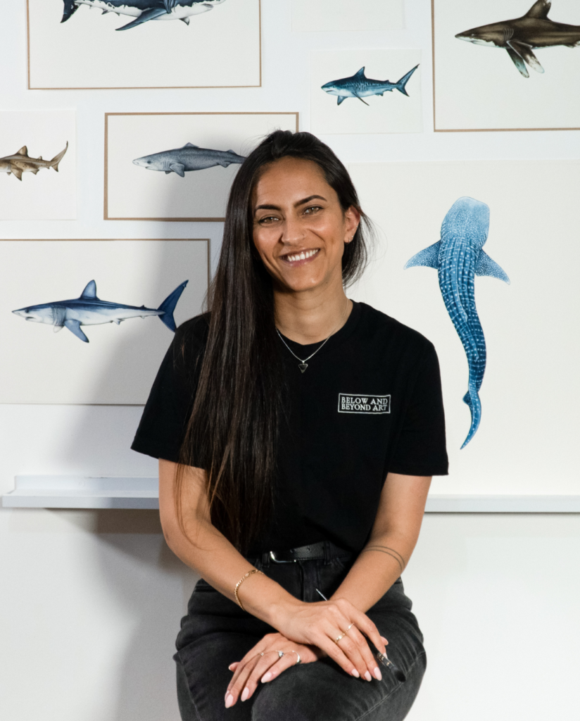 Janavi Kramer padi AmbassaDiver zitten