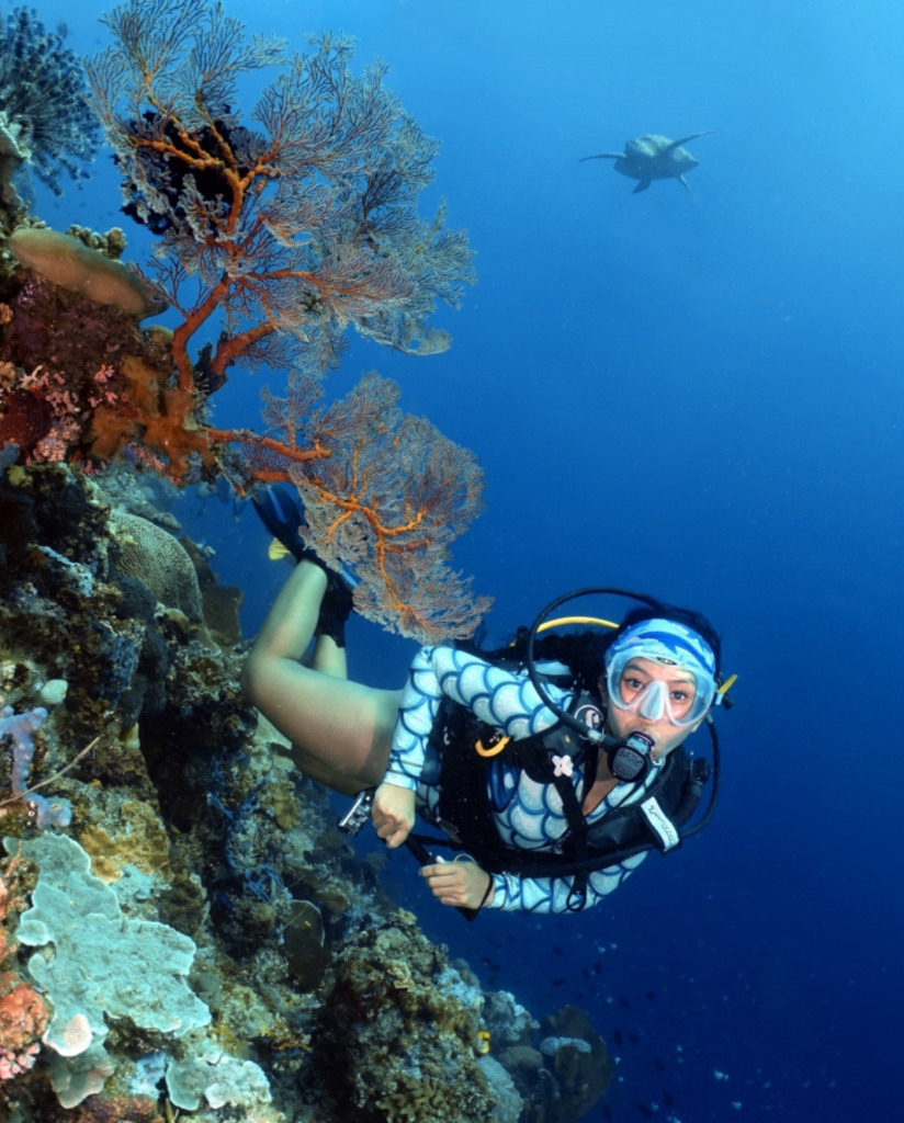 Satya Winnie PADI AmbassaDiver duiken met schildpad