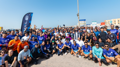 Large group photo of all the members of the Guiness Record ocean cleanup