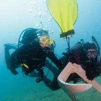 two divers participate in a padi search and recovery class
