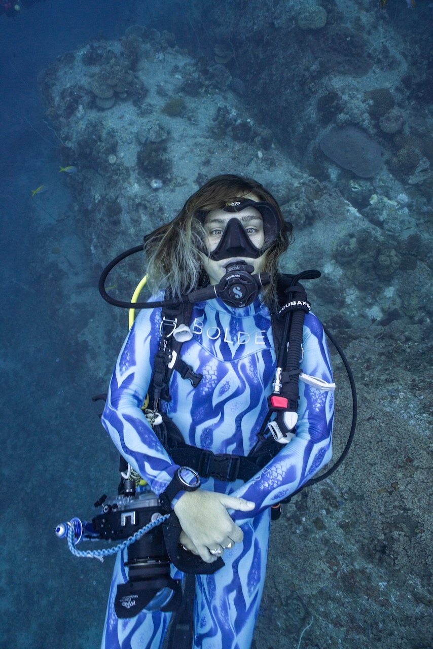 PADI AmbassaDiver Maëlly Faure bajo el agua