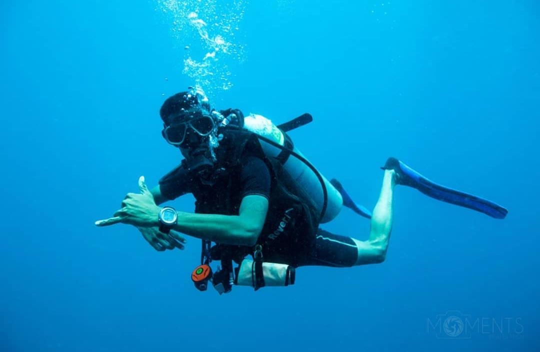 Sashaan Fernando diving in Sri Lanka