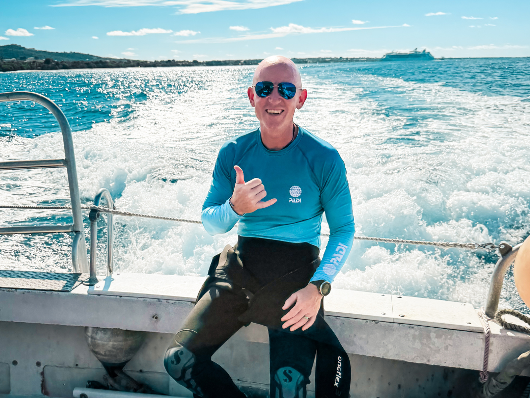 mike winkles padi AmbassaDiver zittend op boot